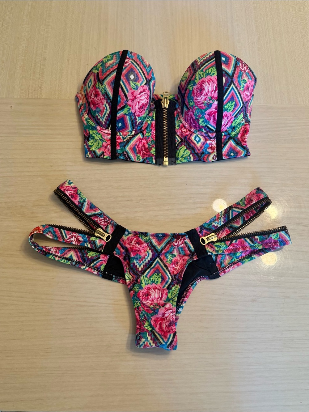 Beach Bunny Bikini Bustier Strawberry Fields Underwire Strappy Set Large 2016 L - Picture 4 of 16